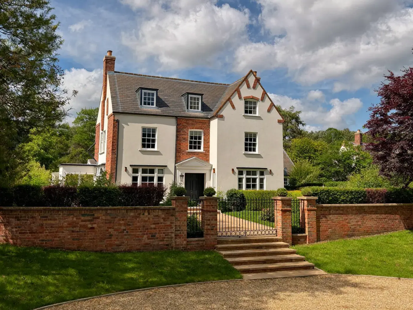 Radlett: newly built brick detached house with a tiled roof on a large plot